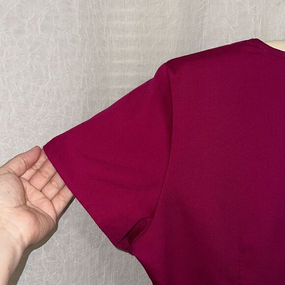 Grey’s Anatomy L V-Neck Short Sleeve Scrub Top in Cosmo Pink - Picture 9 of 12